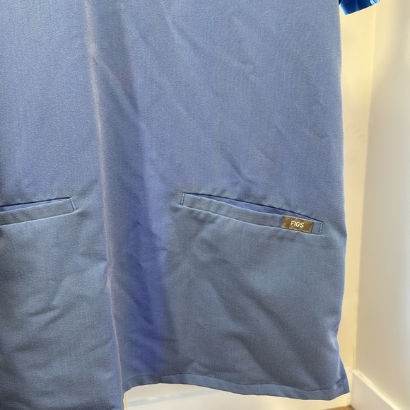FIGS Casma Womens 3 Pocket Light Blue Technical Collection Scrub Top, Size S - Picture 2 of 4